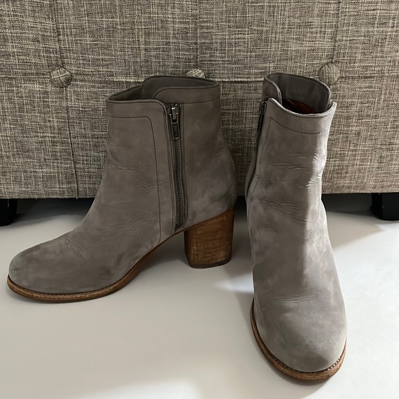 Frye Addie Double Zip Booties Sz 8 - Picture 4 of 9